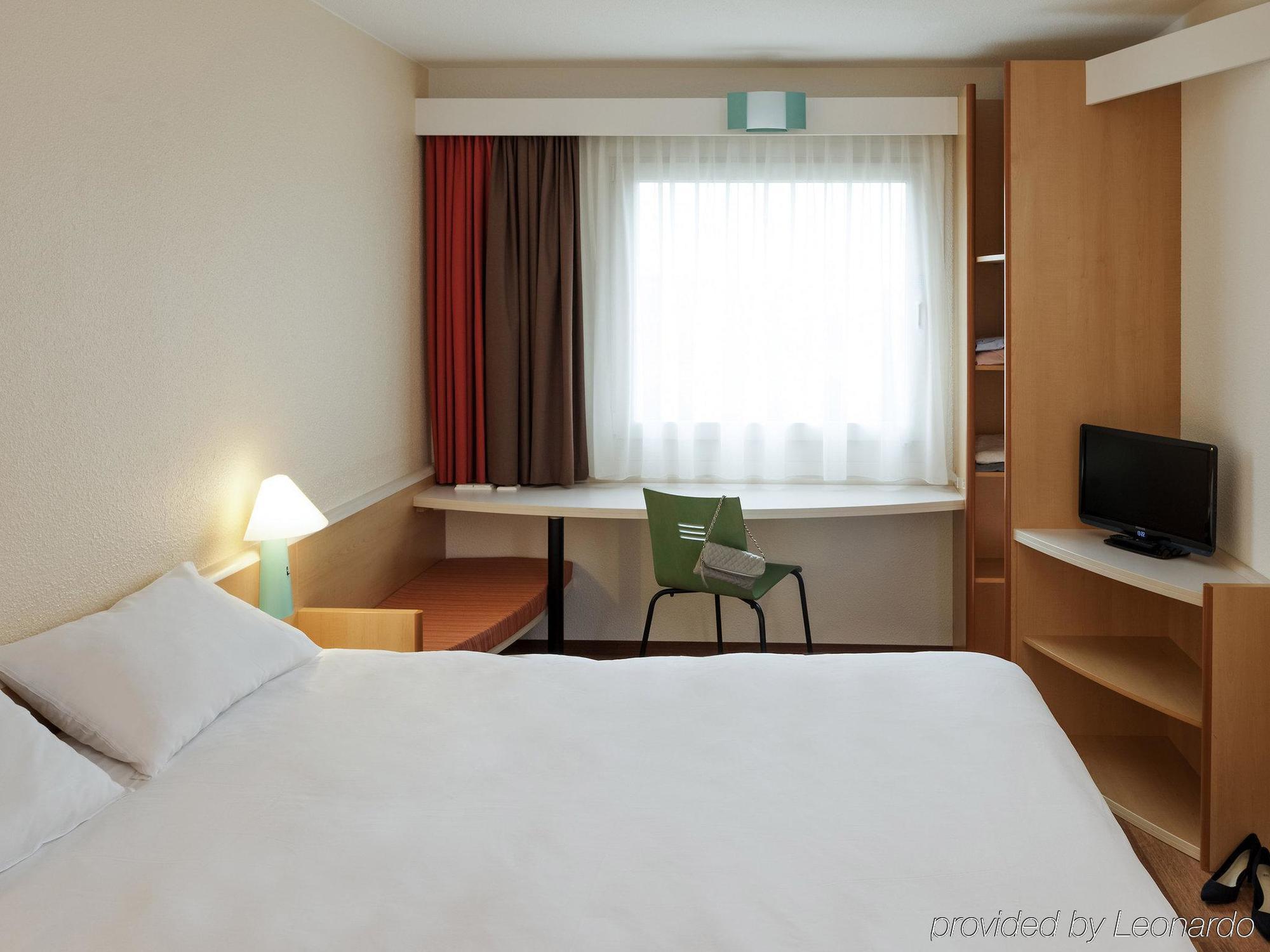 Ibis Lyon L'Isle D'Abeau Hotel Exterior photo